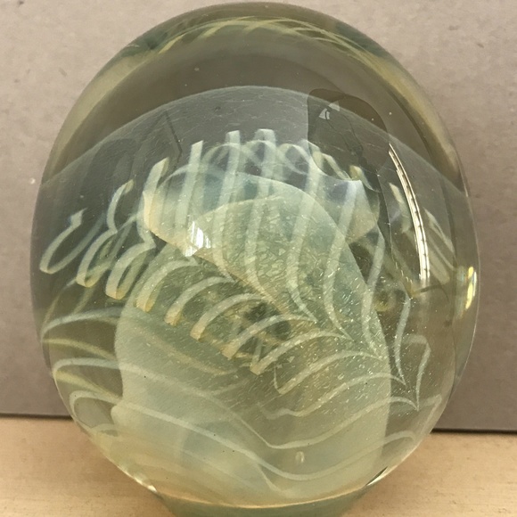 COLLECTORS SIGNED PAPERWEIGHT ENTWINED - Picture 12 of 13